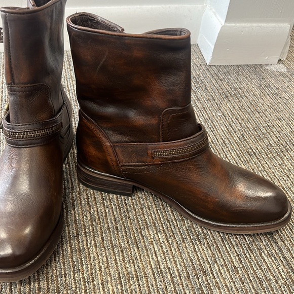 New. Treasure and bond brown distressed looking moto boot - Picture 4 of 6